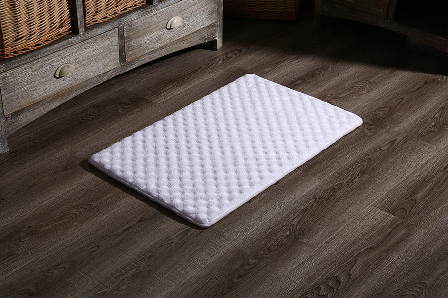Dotted flannel floor mat