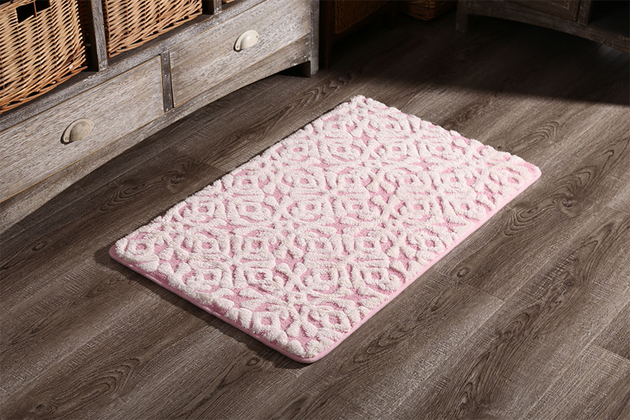 Absorbent non-slip floor mat
