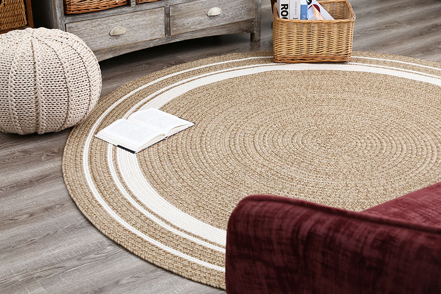 Woven oval floor mat