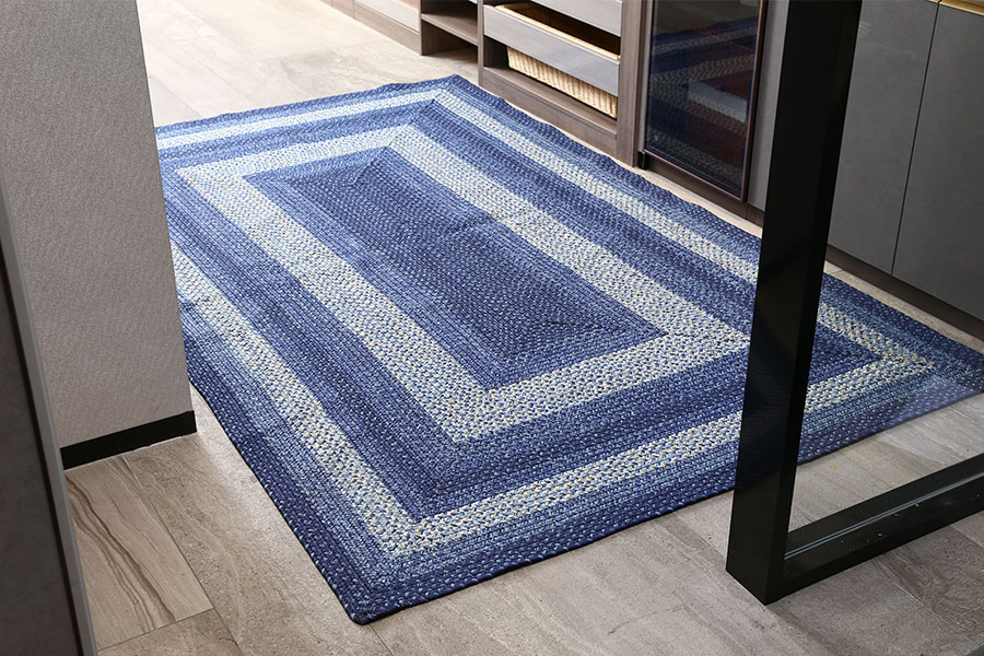 Woven square floor mat